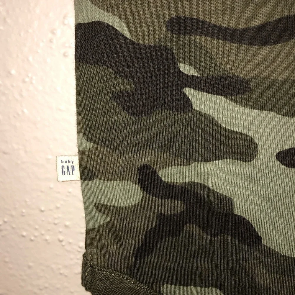 Baby Gap Brannan's Favorites Long Sleeve Bodysuit Green Camo 6-12 months